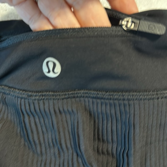 Lululemon varsity high rise size 6 - Picture 3 of 7